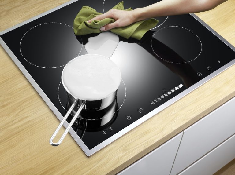 Cleaning a Glass Stove Top: Guide to Sparkling Results缩略图