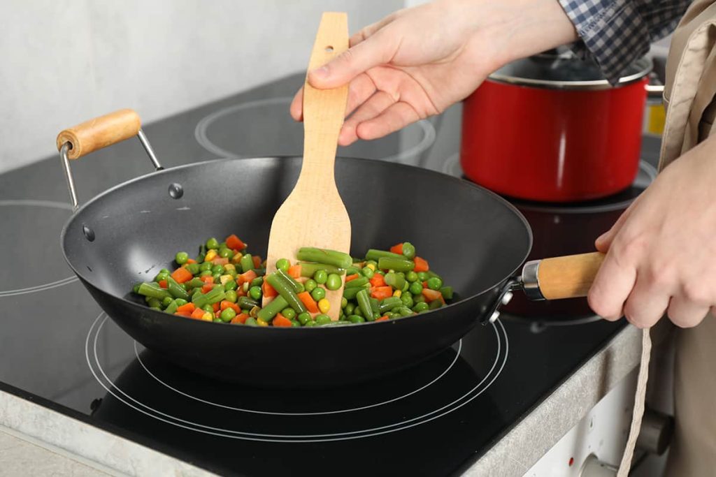 Wok-on-a-Glass-Top-Electric-Stove