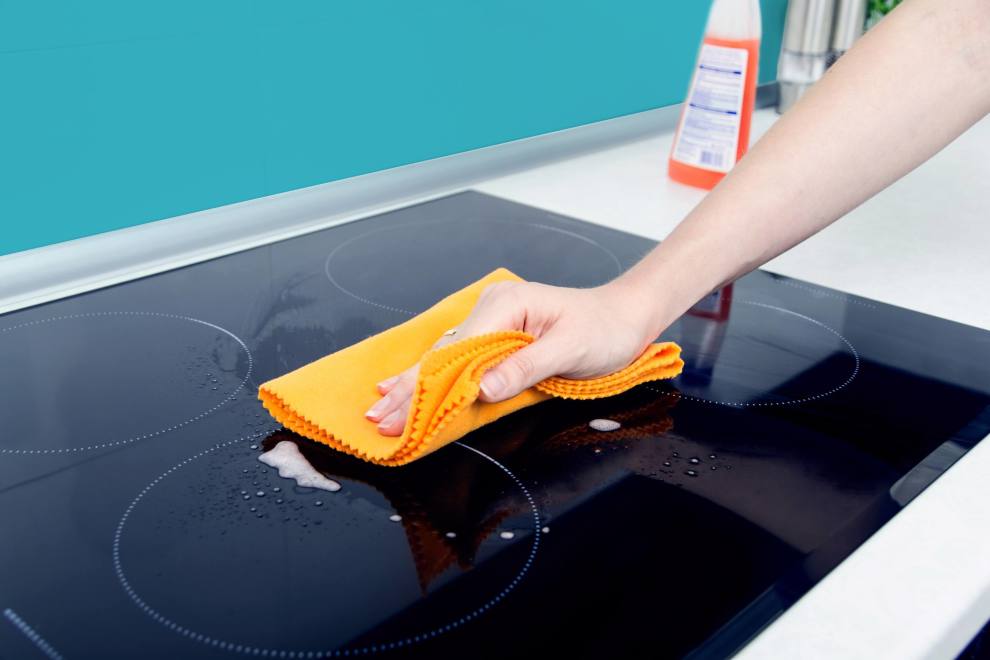 Sparkling Clean: The Best Way to Clean Your Glass Stove Top插图3
