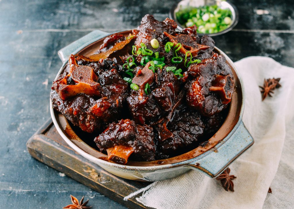 Perfectly Tender Oxtails: How Long to Boil Them on the Stove插图2