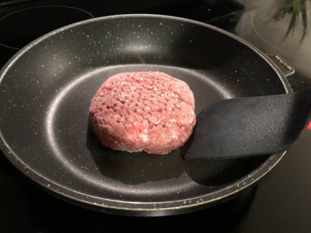 Cooking Frozen Burgers on the Stove: A Guide to Cooked Patties插图2