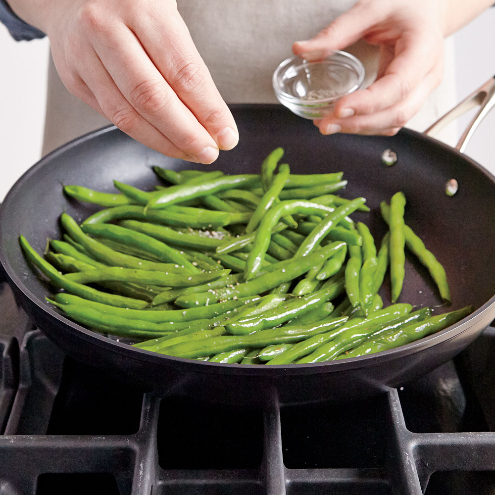 boil fresh green beans on  stove