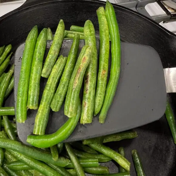 cook frozen green beans on the  stove