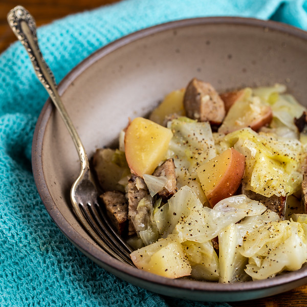 how to cook cabbage and potatoes on the stove