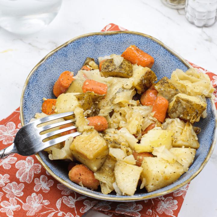 how to cook cabbage and potatoes on the stove